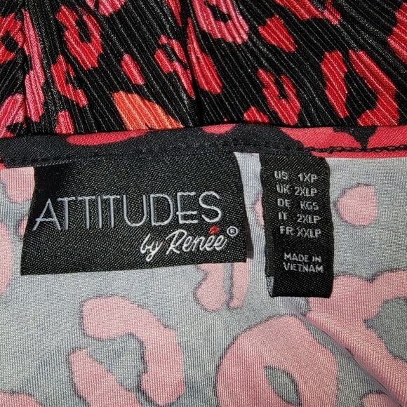 Attitudes by Renee pleat back animal/lips kisses print top size 1XP 1X petite - Picture 7 of 7